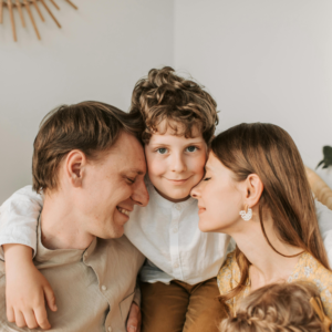 Guía para padres: ¿Cómo hablar con tu hijo menor de 10 años sobre la Distrofia Muscular de Duchenne?